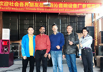 印度客戶來工廠采購線陣音響系統(tǒng)